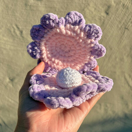 Purple Clam with Pearl (the pearl is magnetized!)